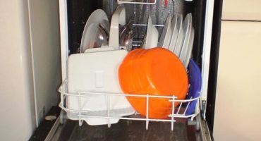 Mașina de spălat vase economisește apă, câtă apă cheltuie?
