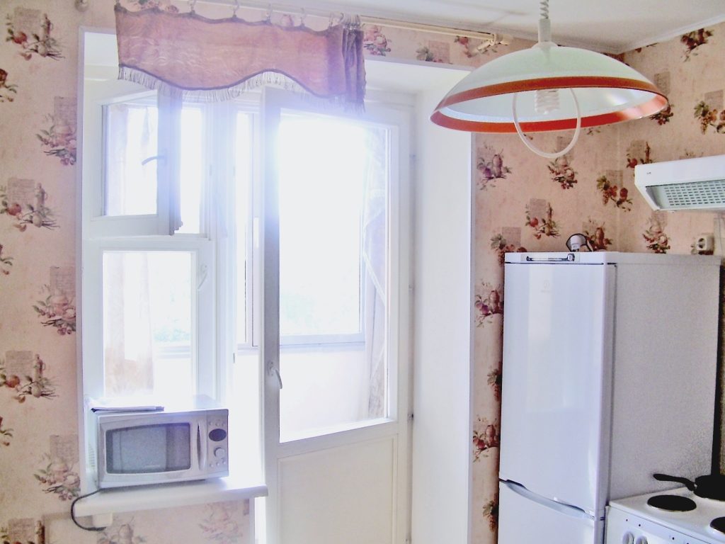 Microondas na cozinha - opções de acomodação (foto) e suporte para bricolage