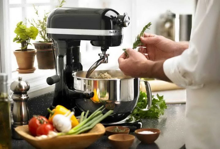 Procesator sau blender - care este mai bine să alegeți? Diferențe, avantaje și dezavantaje ale combina și blender