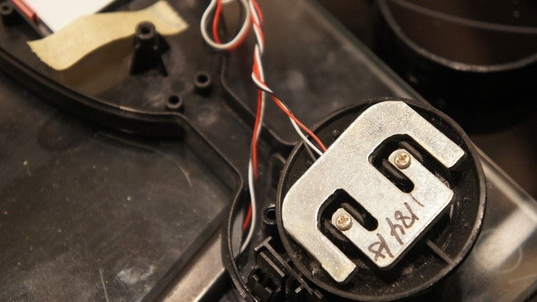 Cauze ale deteriorarii solzelor electronice ale podelei. Cum să remediați o defecțiune cu propriile mâini?
