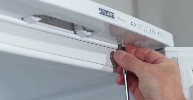 Instrucțiuni: cum să scoateți capacul superior al frigiderului cu propriile mâini și ce este necesar pentru acest lucru