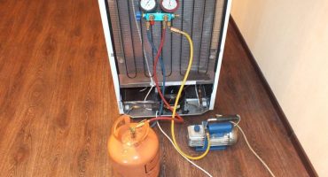 Freon lekte uit de koelkast - wat te doen en hoe te bepalen