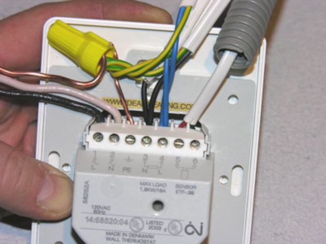 Instalarea încălzitorilor cu infraroșu și conexiunea termostatului