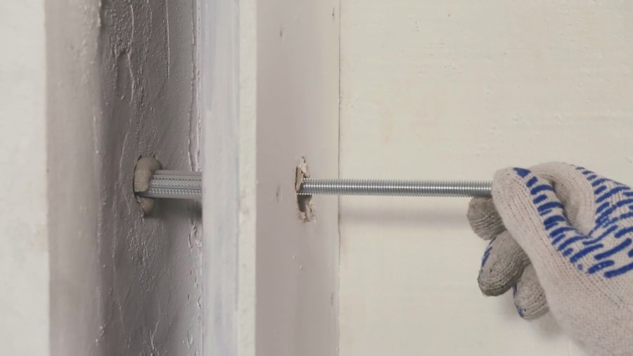 Kā pakārt un piestiprināt ūdens sildītāju pie dažāda veida sienām: koka, putu blokiem, drywall un citiem