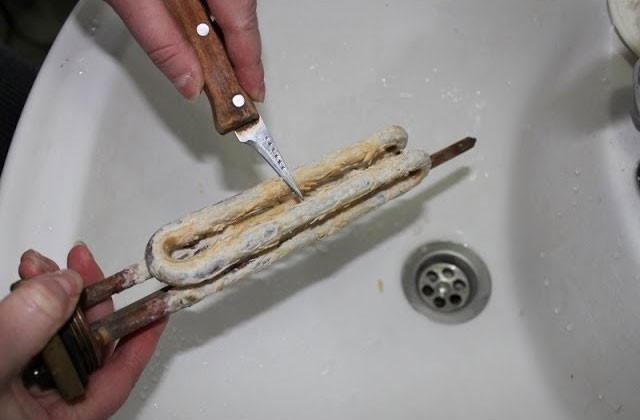 Anod de magneziu în încălzitoarele de apă: pentru ce se folosește, cum se poate elimina și schimba