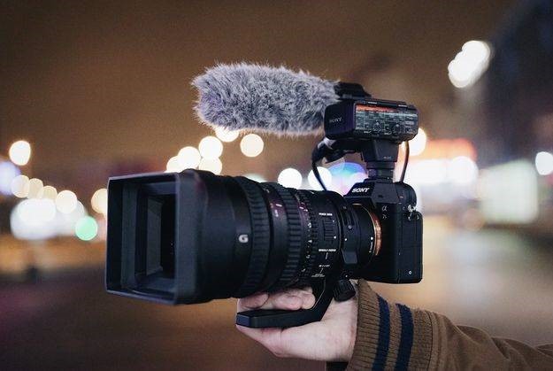 Kas ir labāks Canon vai nikon fotokamera?