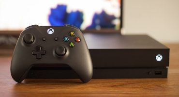 Consola de jocuri XBOX ONE X, imagine de ansamblu a modelului și specificații