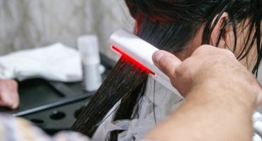 Restaurarea părului deteriorat va ajuta fierul cu ultrasunete cu infraroșu