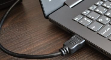 Cum să conectați un monitor la un laptop sau computer