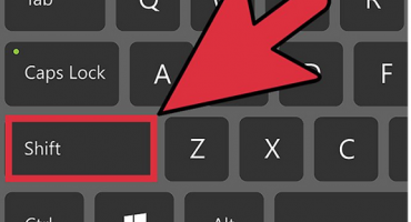 Puneți un semn de întrebare pe tastatura laptopului