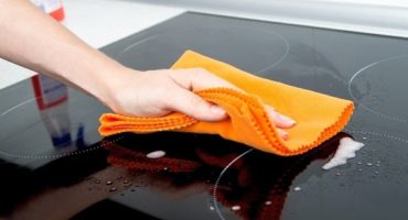 Cum și cum se spală aragazul cu inducție din depozitele de carbon