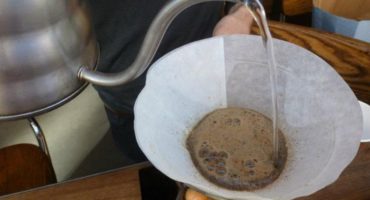 Cum să înlocuiți filtrul pentru un aparat de cafea: faceți-vă singur