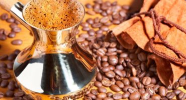 Recenzie: masina de cafea gheiser sau turc - care este mai bine?