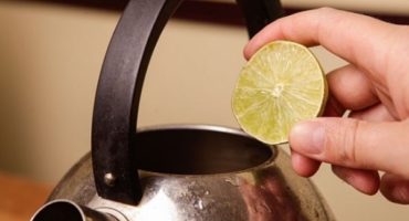 Cum să curățați ibricul de calcar cu acid citric?
