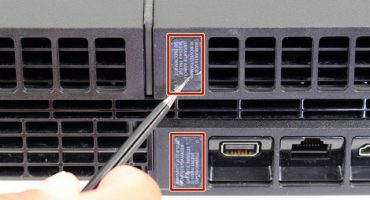 Demontarea și curățarea PS4 de praf și murdărie